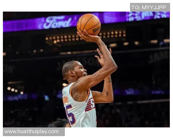 杜兰特三节表现抢眼15投8中贡献22分5篮板1助攻2盖帽第三节状态略有下滑